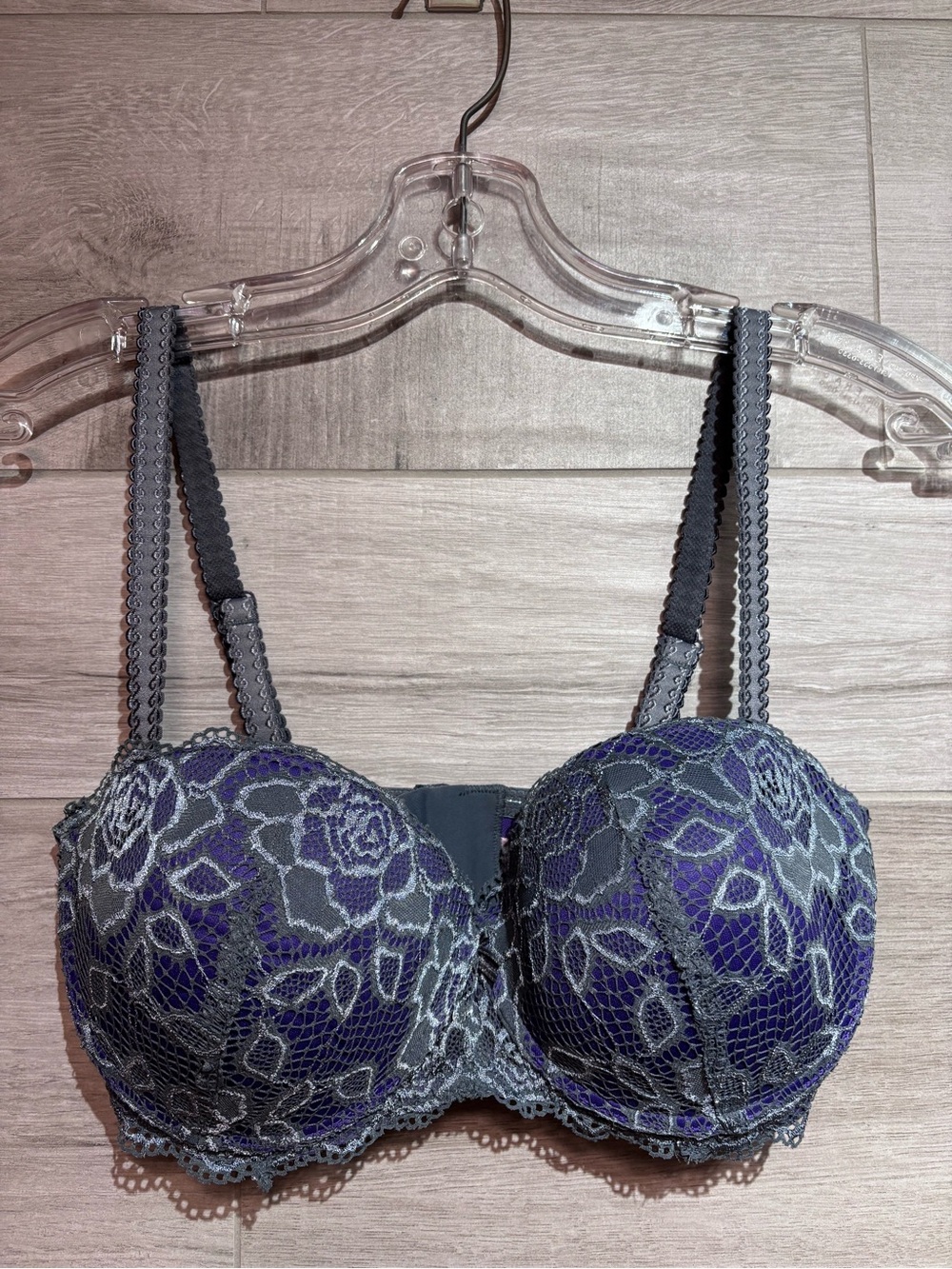 3/$30 La Vie en Rose Strapless Bra with removable straps size 36D - lace